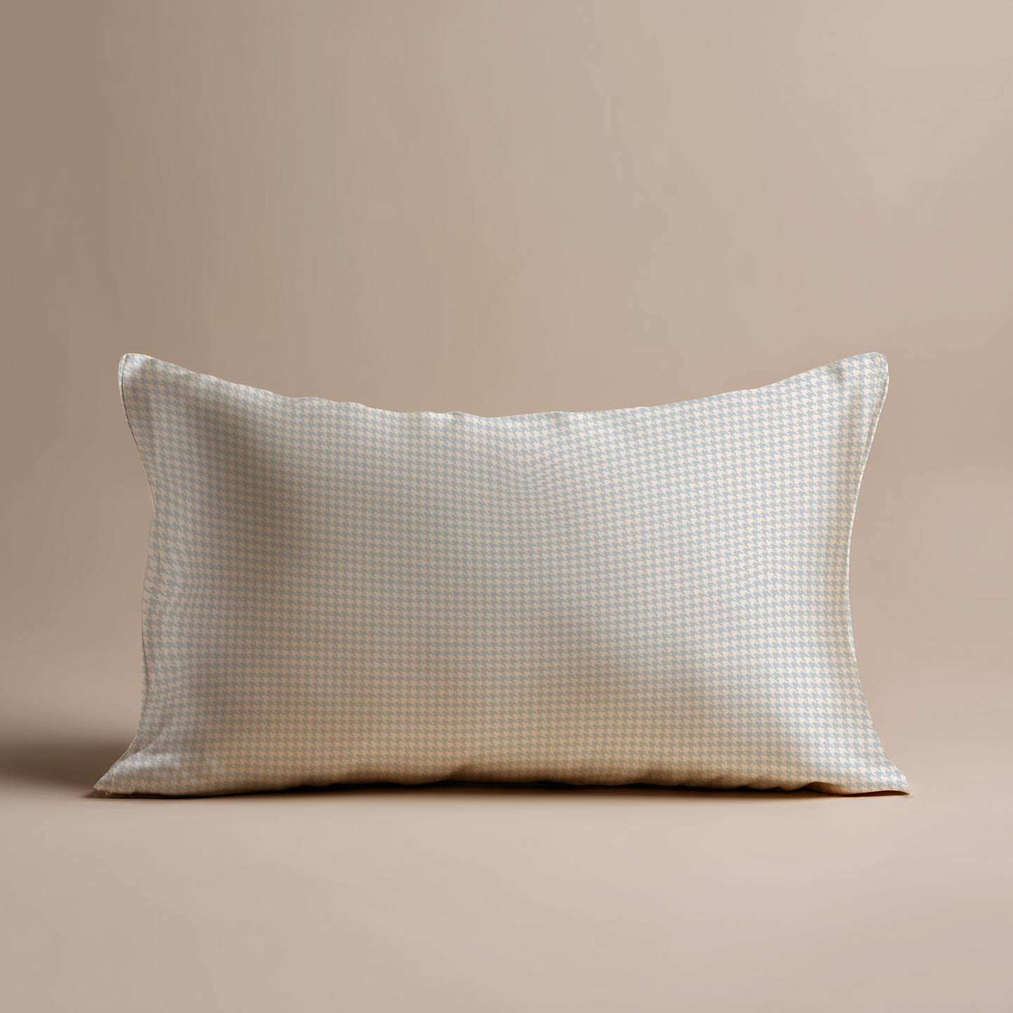 Houndstooth Silk Pillowcase in Moonstone